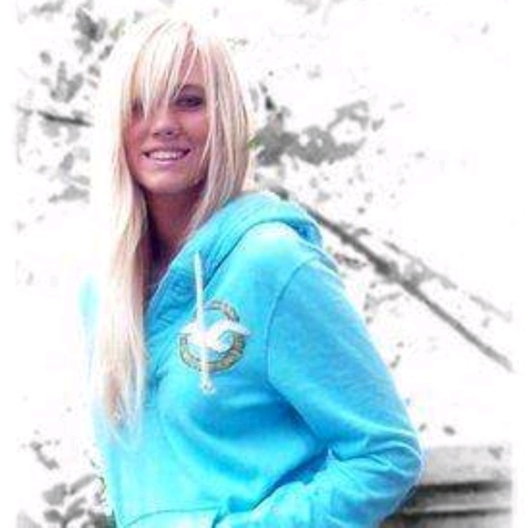 Profile Picture of Carly Mccloud (@carlymaemccloud) on Poshmark