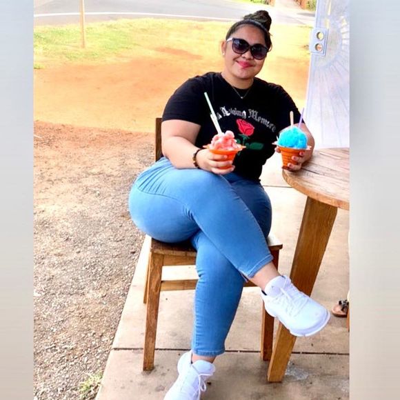 Profile Picture of Fonufan Ajengijeng (@fonufana) on Poshmark