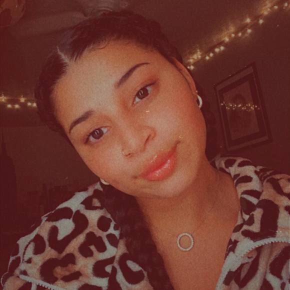 Profile Picture of Shayla Alexander (@shayla_ann92) on Poshmark