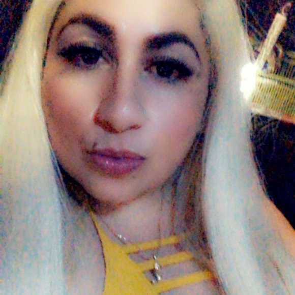 Profile Picture of Gina Mendez (@siirap) on Poshmark