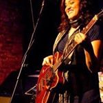 Profile Picture of Anna Rosales (@anniemaemusictx) on Instagram
