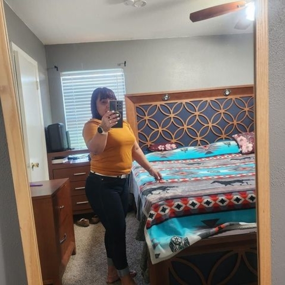 Profile Picture of Candi Campos (@08301982) on Poshmark