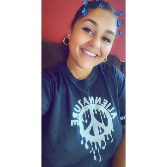 Profile Picture of Nay Bollheimer (@dannasiajboll) on Poshmark