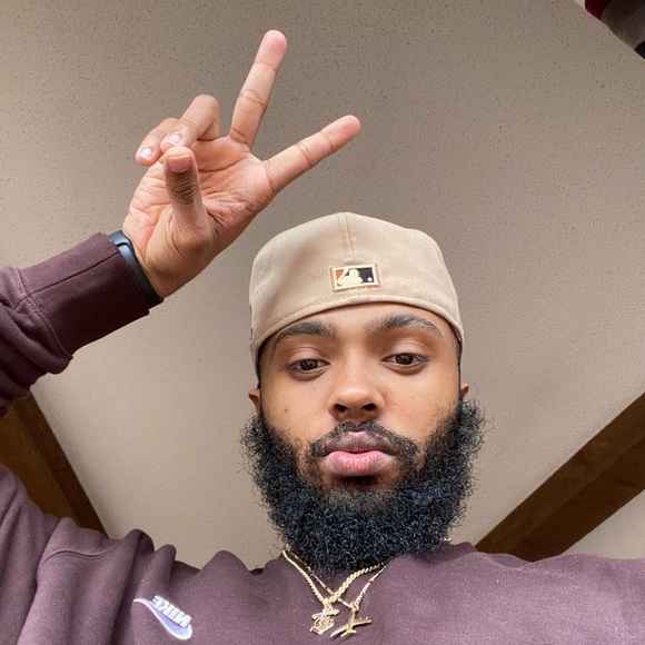 Profile Picture of Devyn Sullivan (@dev_4321) on Poshmark