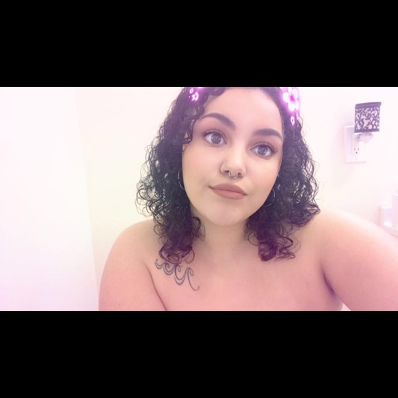 Profile Picture of Jasmine Coe (@canyoushoutjas6) on Poshmark