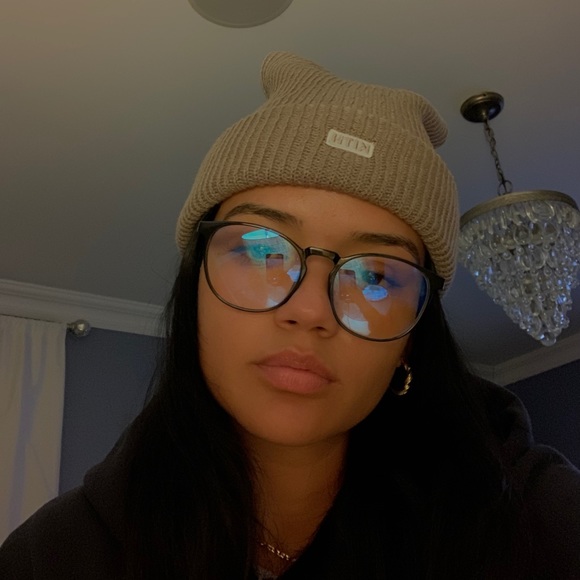 Profile Picture of Daniella Difiore (@ddifiore6) on Poshmark