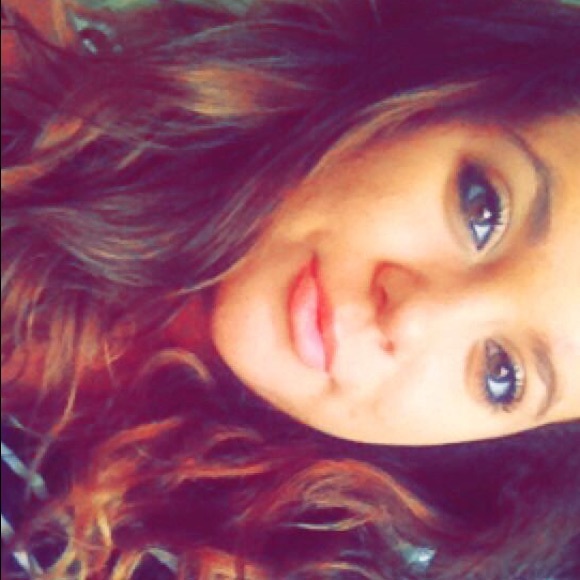 Profile Picture of Gisell Martinez (@gisell1017) on Poshmark