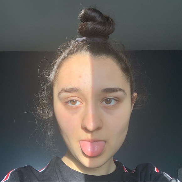 Profile Picture of Iyanla Lovaglio (@iyanlalovaglio) on Poshmark