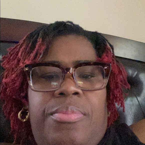 Profile Picture of Terri Dixon (@tfstzsxs45) on Poshmark