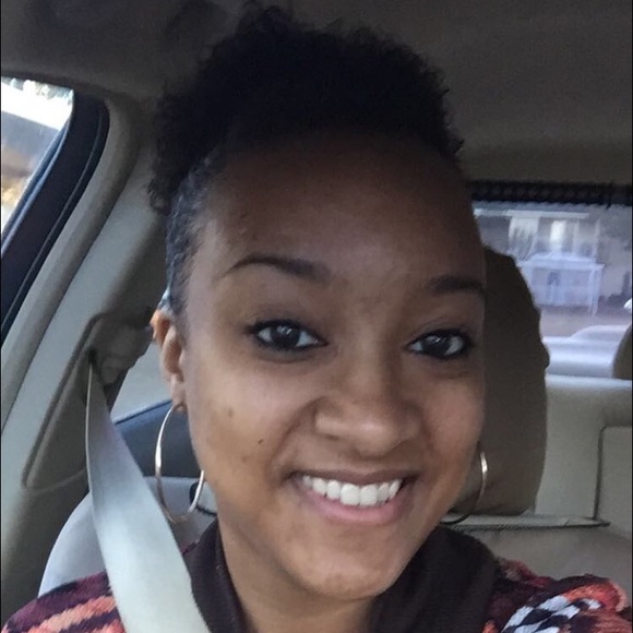 Profile Picture of Mikayla Carson (@mikayla1216) on Poshmark