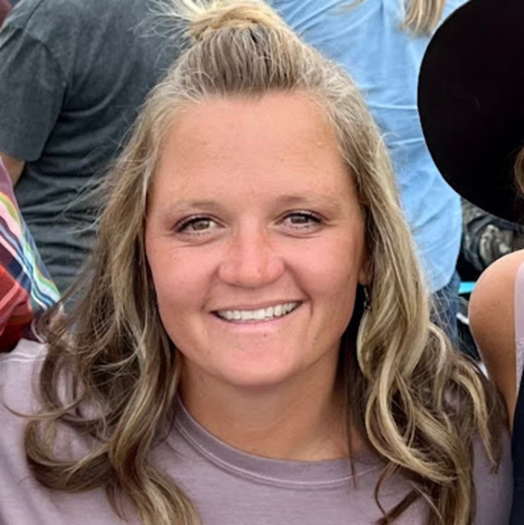 Profile Picture of Nichole Morren (@nicholemorren) on Poshmark