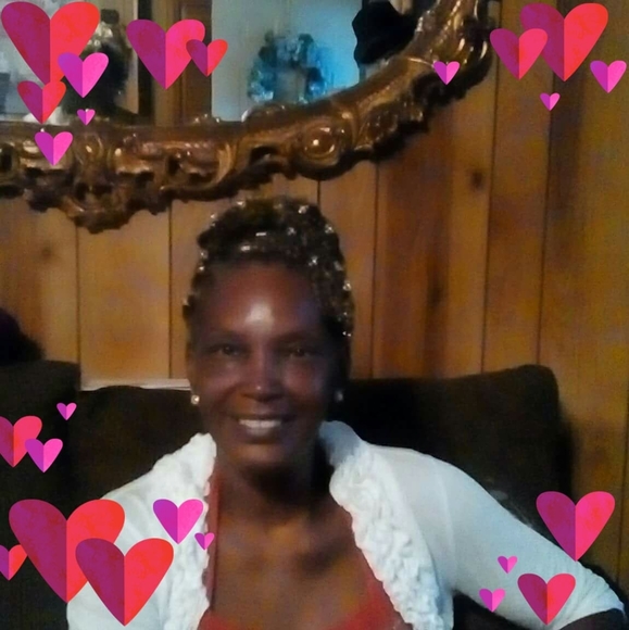 Profile Picture of Ruth Stewart (@bay_baystewart) on Poshmark