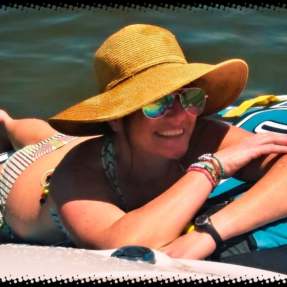 Profile Picture of Lyndsay Spegal (@lyndsayspegal) on Poshmark