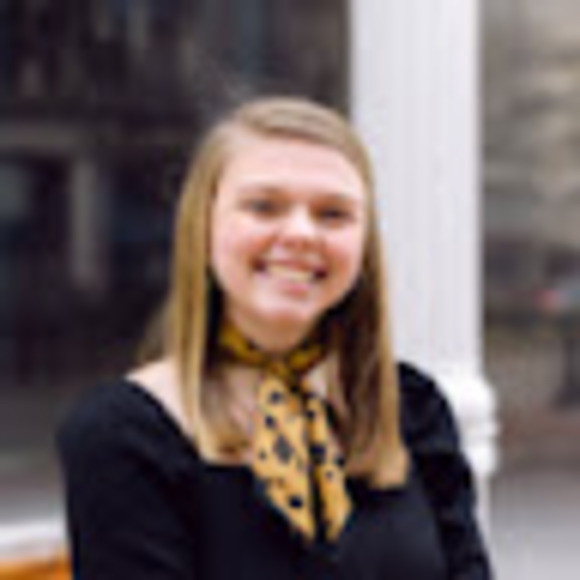 Kate Dyleski - Poshmark Profile Picture of Kate Dyleski (@katedyleski) on Poshmark