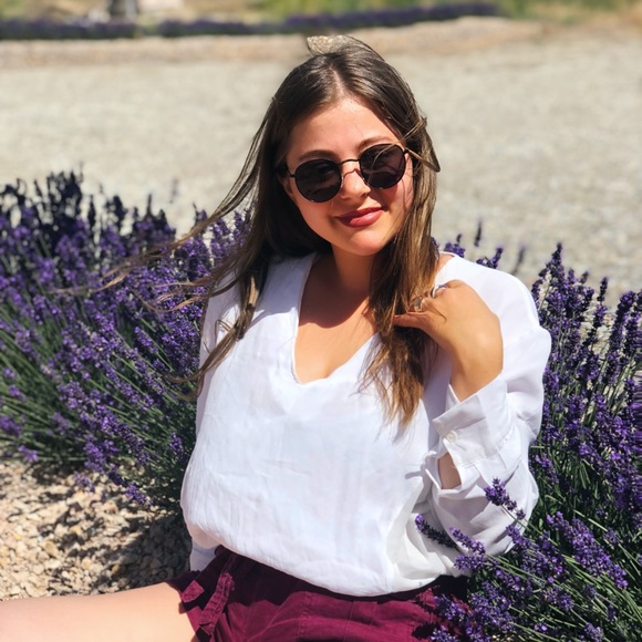 Profile Picture of Jillian Knull (@jillianknull) on Poshmark