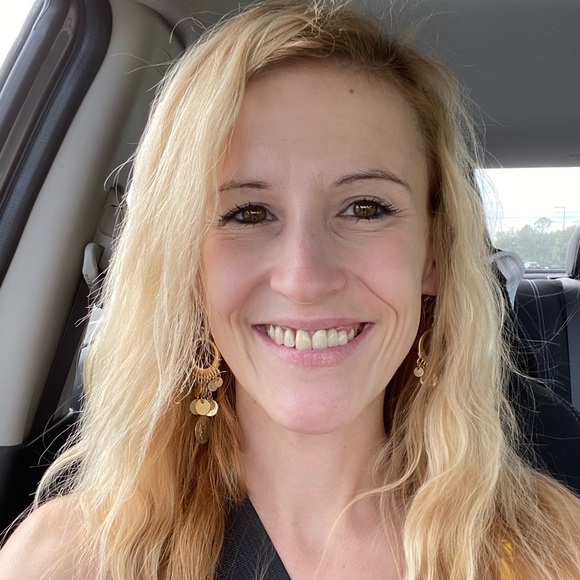 Profile Picture of Jacquelyn Phelps (@jacquelyn777) on Poshmark
