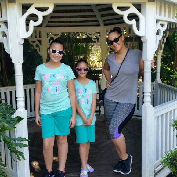 Profile Picture of Jeanette Roca (@jeanetteroca17) on Poshmark