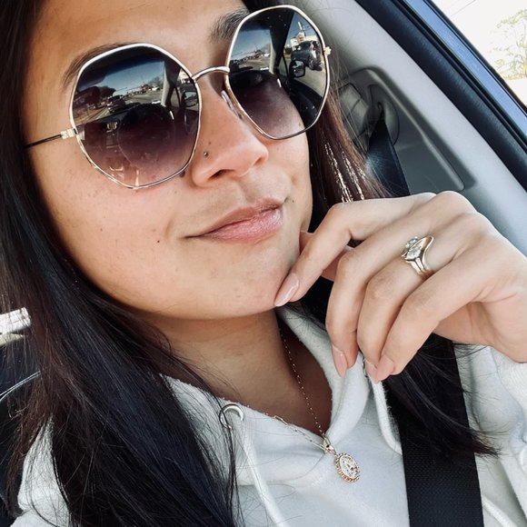 Profile Picture of Ana Okert (@okertana) on Poshmark