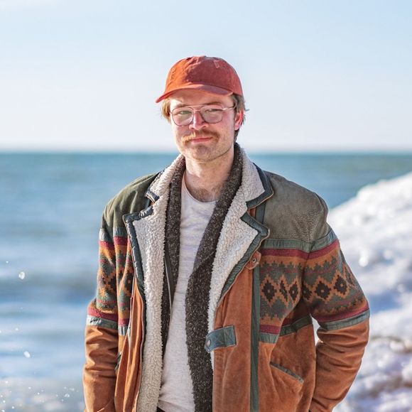 Profile Picture of Graham Hartnell (@grahamhartnell) on Poshmark