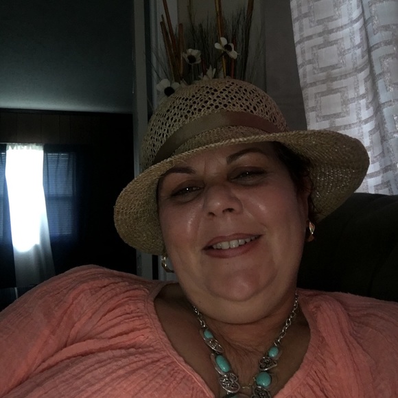 Profile Picture of Janet Calichs (@calichs1962) on Poshmark