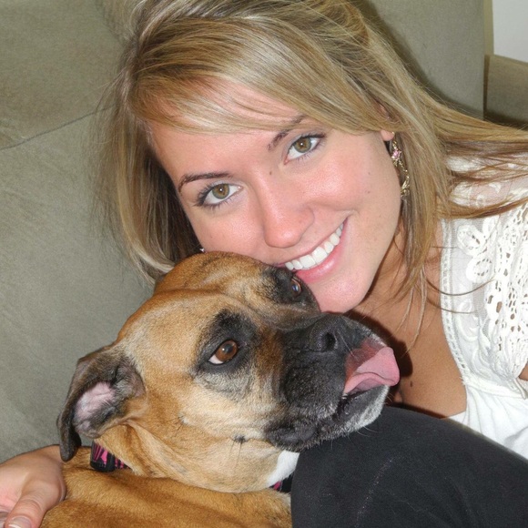 Profile Picture of Kelly Lewek (@kclewek) on Poshmark