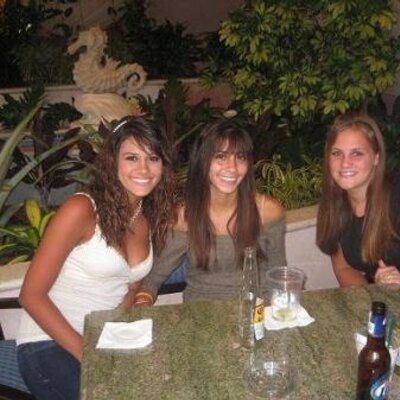 Profile Picture of Suzanne Mullins (@suzanneraver375) on Twitter