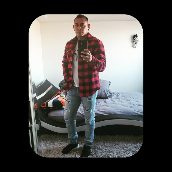 Profile Picture of G Lopez (@elperronrambo) on Poshmark