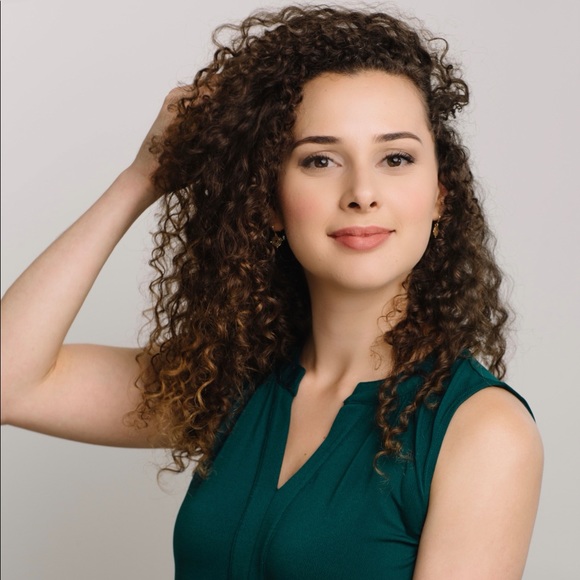 Profile Picture of Shereen Ahmed (@shereenahmed) on Poshmark