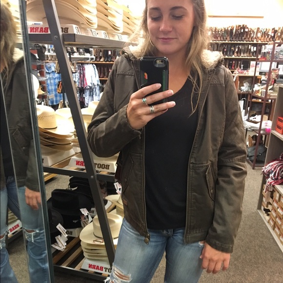 Profile Picture of Haley Greer (@hmgreer12) on Poshmark