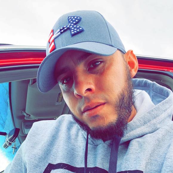 Profile Picture of Noel Cuevas (@marionoel33) on Poshmark