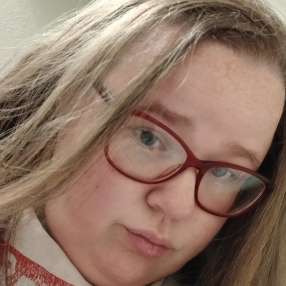 Profile Picture of Callie Bruffett (@calliebruffett) on Poshmark