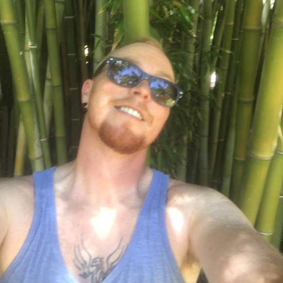 Profile Picture of Sen Beever (@misterbeever) on Poshmark