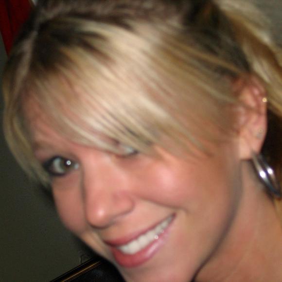 Profile Picture of Michelle Stockman (@mshelz28) on Poshmark