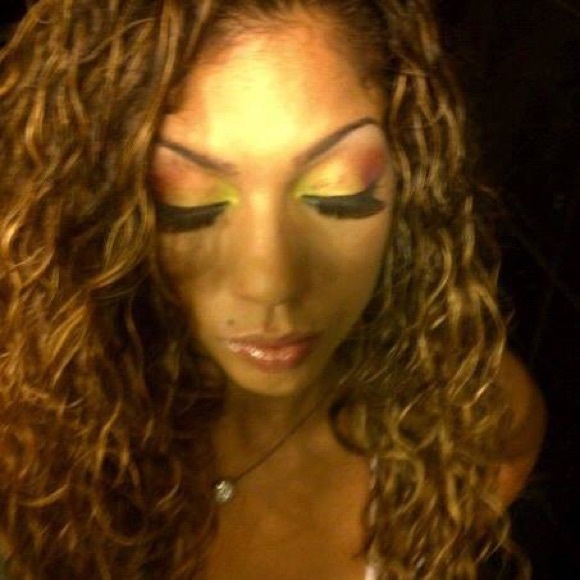 Profile Picture of Ariel Salgado (@arisalgado) on Poshmark