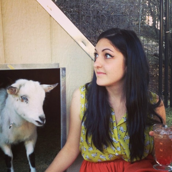 Profile Picture of Jennie Tutone (@jtutone) on Poshmark