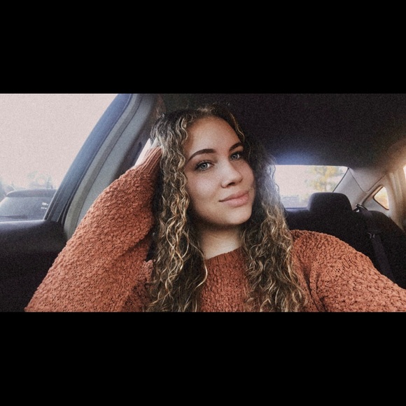 Profile Picture of Adrianna Koerber (@adriannakoerber) on Poshmark