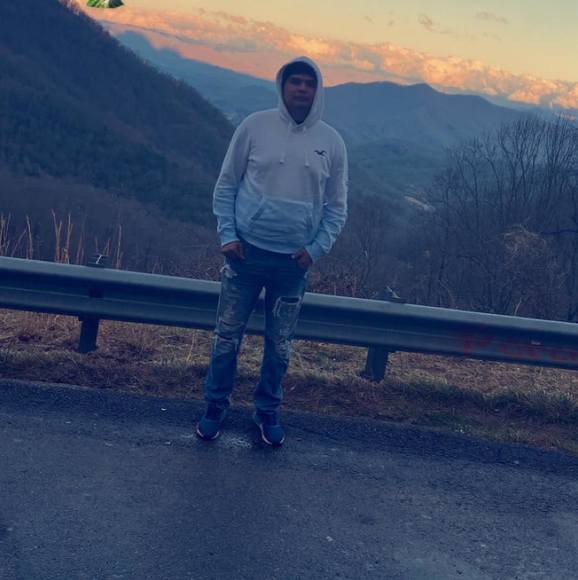 Profile Picture of Gabriel Constantino (@gabrielconst763) on Poshmark