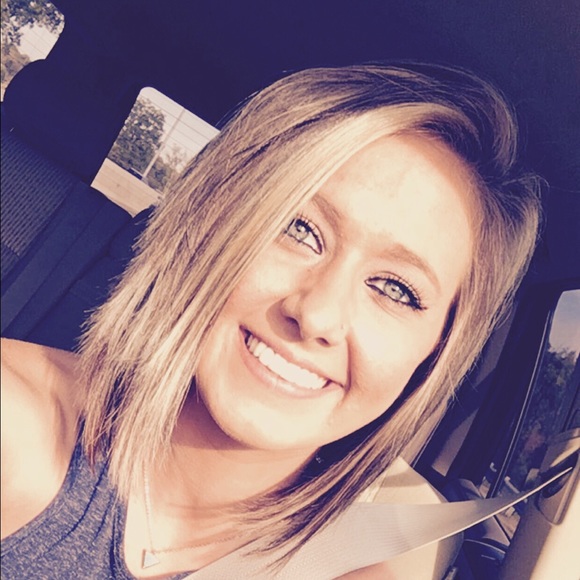 Profile Picture of Codie Wheat (@codiedawn2009) on Poshmark