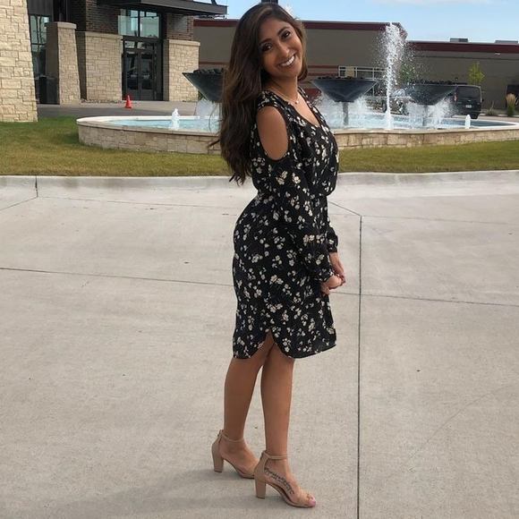 Profile Picture of Meera Gosein (@meeragosein) on Poshmark