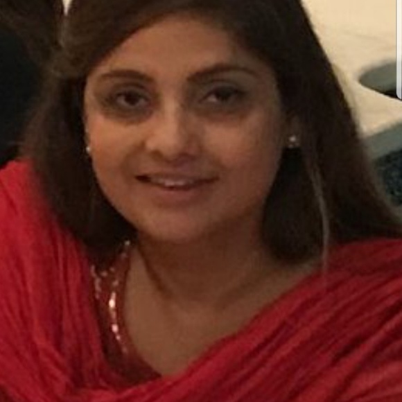 Profile Picture of Mona Shah (@monashah22) on Poshmark