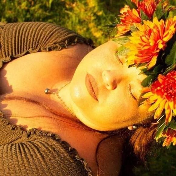 Profile Picture of Dawn Wong (@rndawn) on Poshmark