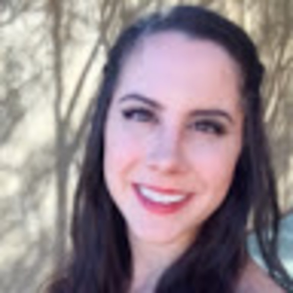 Profile Picture of Laura Randles (@laurarandles) on Poshmark