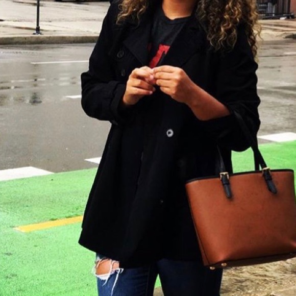 Profile Picture of Lelisa Lelisa (@lelisa851) on Poshmark