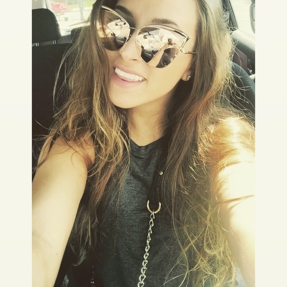 Profile Picture of Cassandra Black (@cassandrablack) on Poshmark