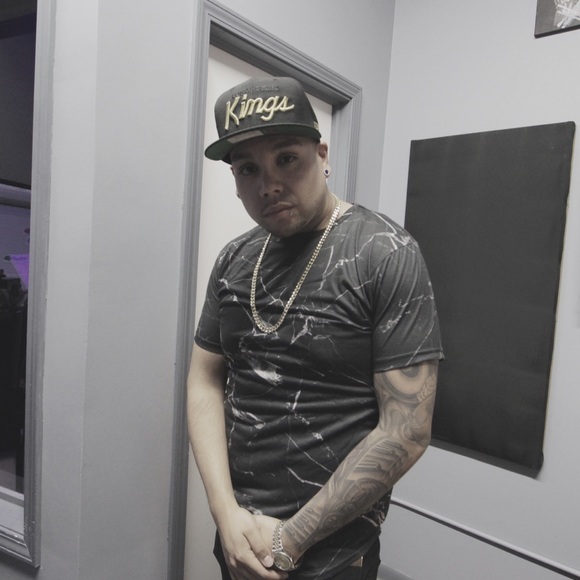 Ornaldo Lechuga - Poshmark Profile Picture of Ornaldo Lechuga (@ornaldolechuga) on Poshmark