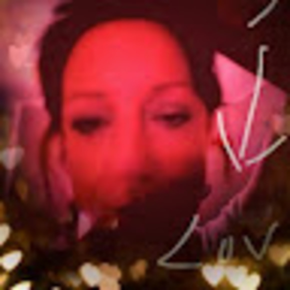 Profile Picture of Sheryn Porteous (@sherynporteous) on Poshmark