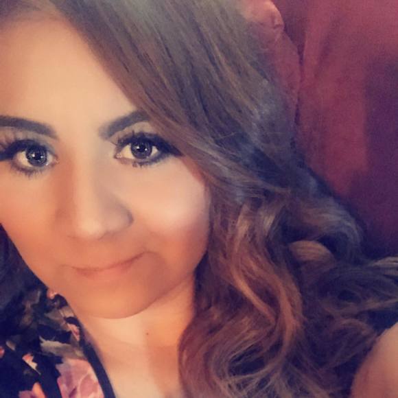 Ruiz Ruiz - Poshmark Profile Picture of Ruiz Ruiz (@rossruiz89) on Poshmark