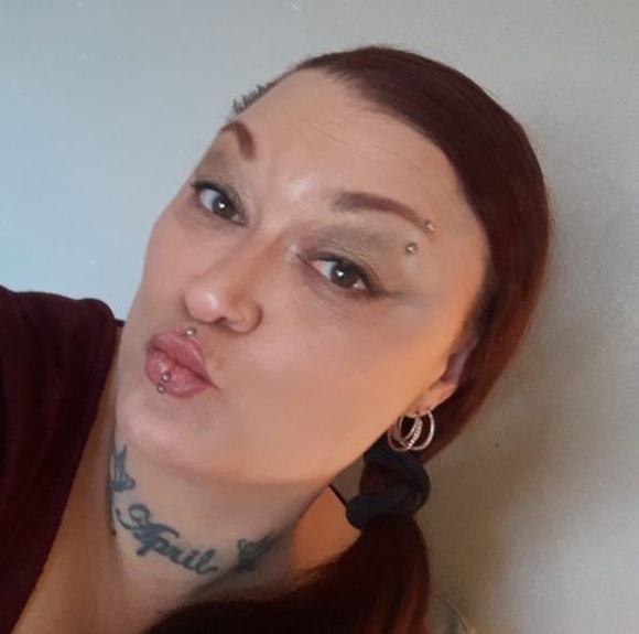 Profile Picture of April Hefner (@april_stites) on Poshmark