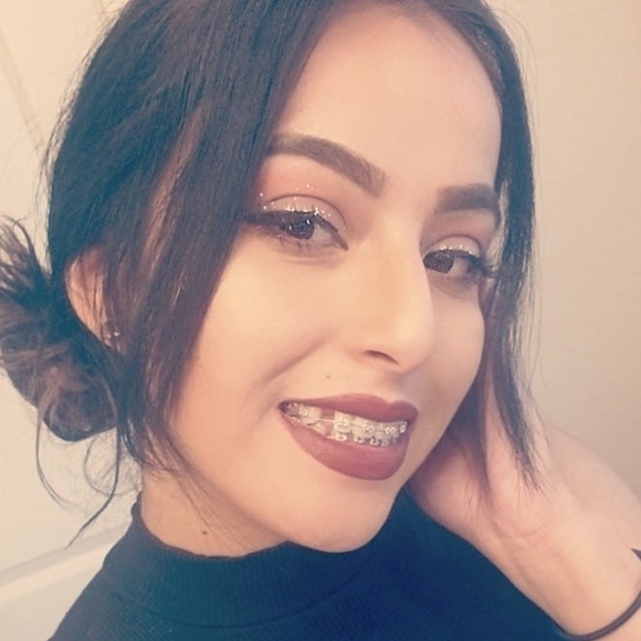 Alex Farfan - Poshmark Profile Picture of Alex Farfan (@alexandrafarfan) on Poshmark