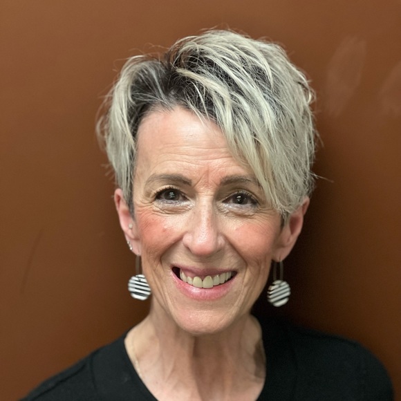 Profile Picture of Tami Beelaert (@shinygrami) on Poshmark